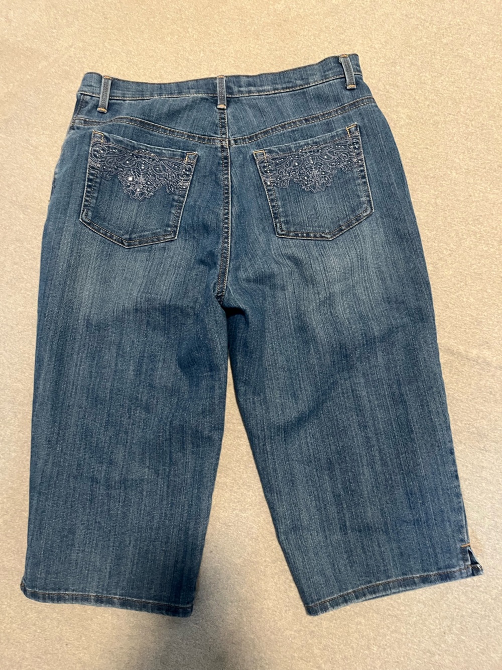 Gloria Vanderbilt Women’s Blue Embroidered Pocket Denim Capris